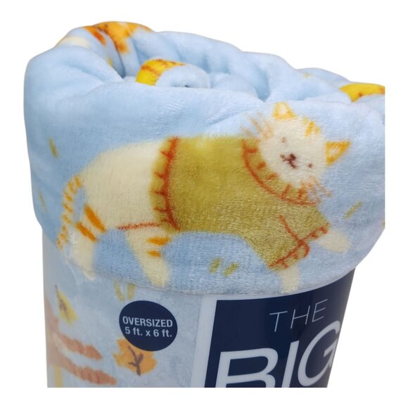 The Big One Plush Throw Blanket 5x6 Oversized Cat Print Blue Polyester Faux Fur - Picture 2 of 11